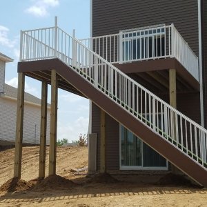 Composite-deck-with-aluminum-railing-in-Eagan